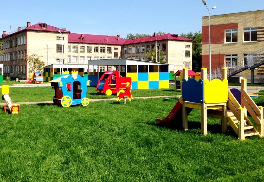 Устройство газона на территории детского сада, ул. Баумана (Пермь, 2014)